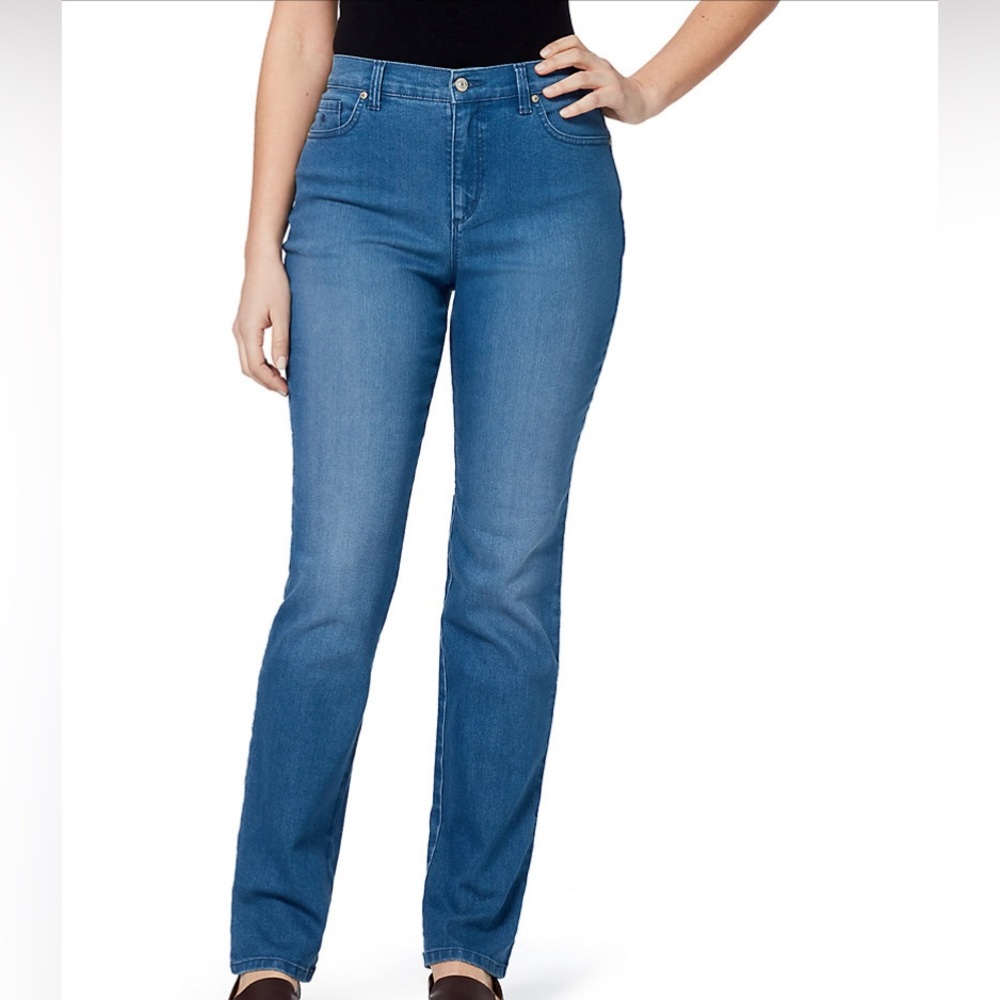 Size 14 Gloria Vanderbilt. Amanda Jeans. Straight leg. Relaxed fit.